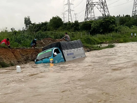 Xác định đơn vị chịu trách nhiệm vụ ngập nước trên cao tốc Phan Thiết - Dầu Giây 