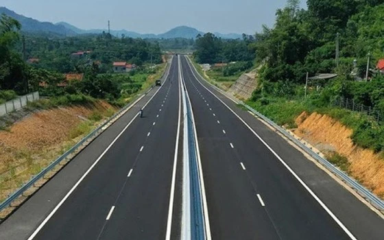 Thủ tướng Phạm Minh Chính: Cần tận dụng tối đa lợi thế từ các tuyến đường cao tốc
