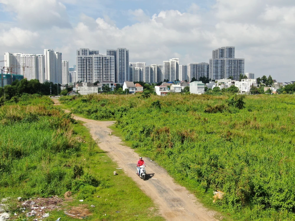 Một dự án đất ở phường Long Bình, TP Thủ Đức, TPHCM nơi có Vành đai 3 đi qua. Ảnh: HOÀNG HÙNG