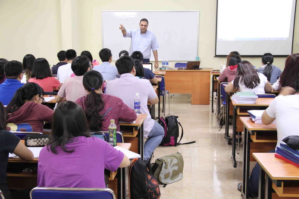 Giảng viên nước ngoài giảng dạy tại Trường ĐH Tài chính Marketing TPHCM 