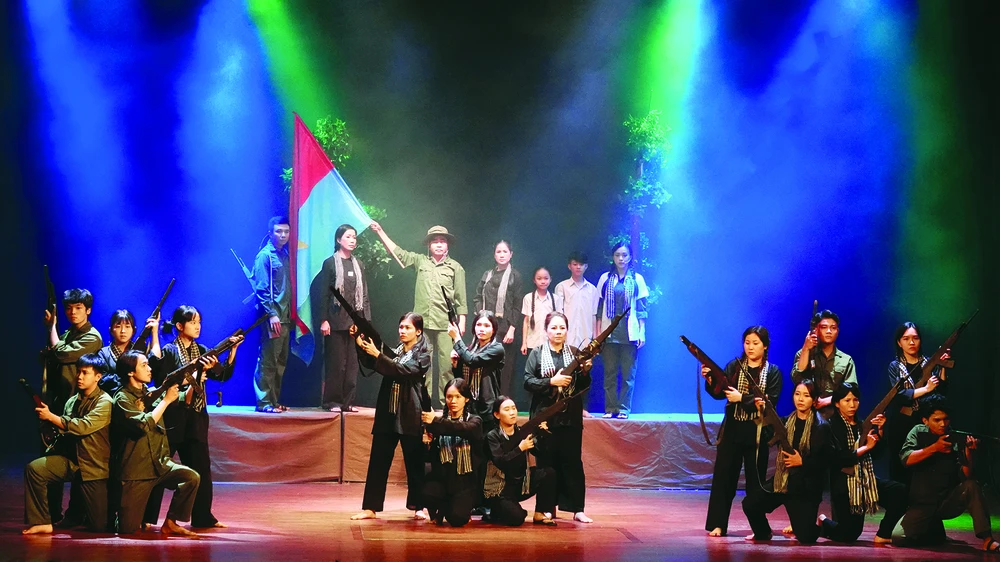 Vở kịch "Rặng trâm bầu" của sân khấu kịch Trịnh Kim Chi