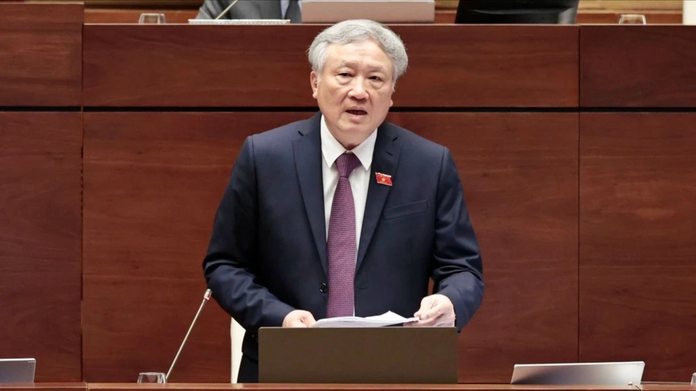 Chánh án TAND Tối cao Nguyễn Hòa Bình phát biểu giải trình trước Quốc hội. Ảnh: QUANG PHÚC