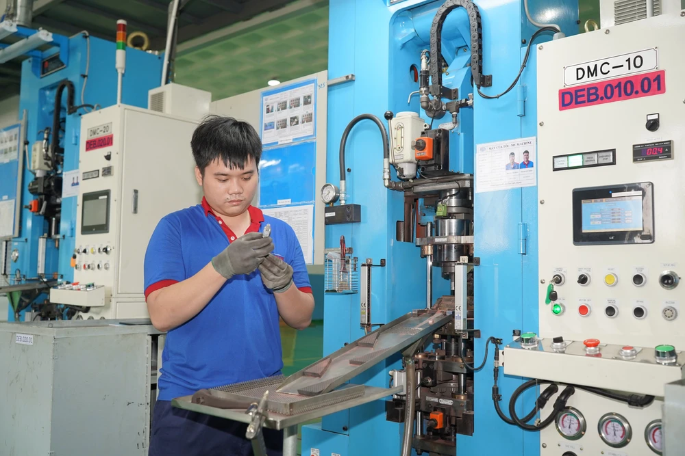 Nhà máy cơ khí chính xác Duy Khanh, khu Công nghệ cao TPHCM đang gia công chi tiết máy công nghiệp cho các công ty lớn. Ảnh: HOÀNG HÙNG