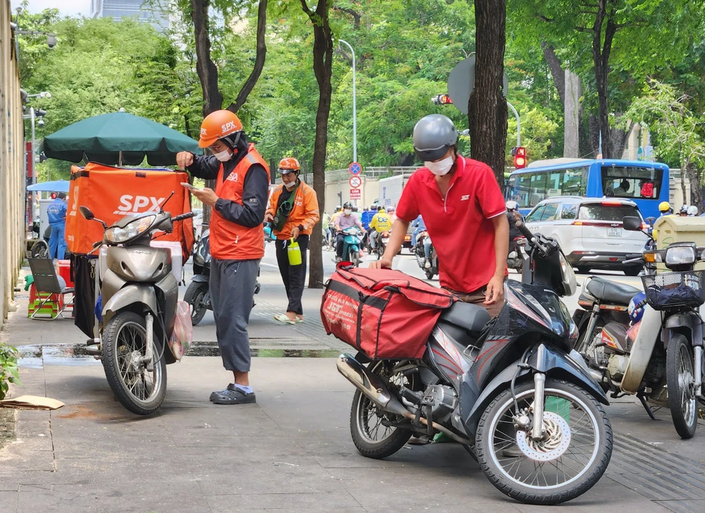 Chợ mạng và văn hóa bán - mua