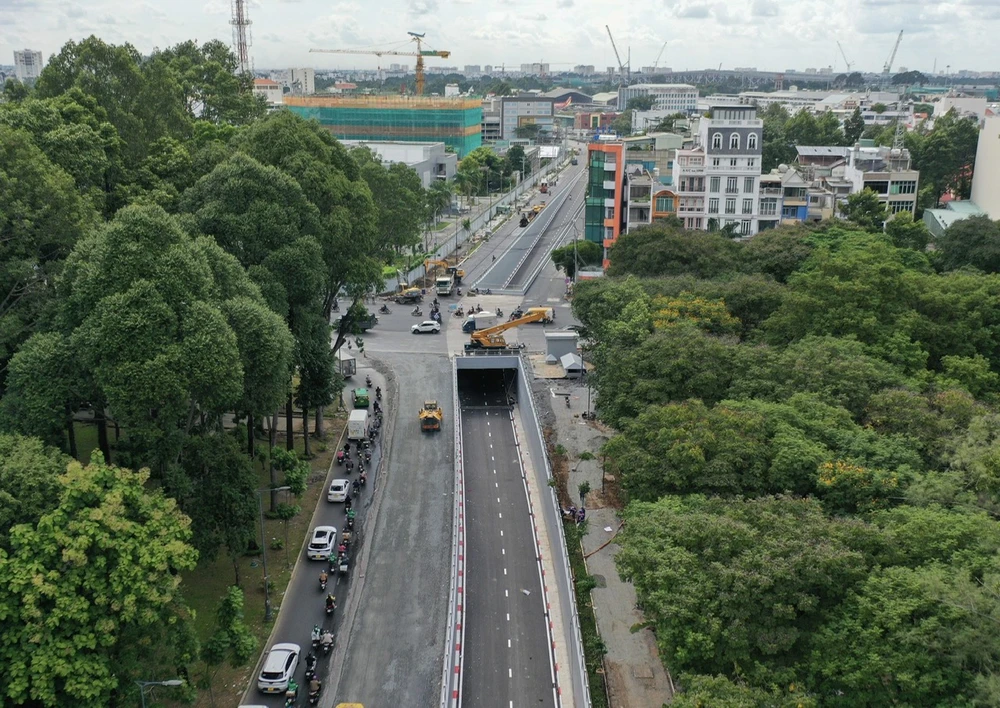 Hầm chui giao lộ Trần Quốc Hoàn - Phan Thúc Duyện, thuộc Dự án chống ùn tắc sân bay Tân Sơn Nhất, trước giờ đưa vào sử dụng