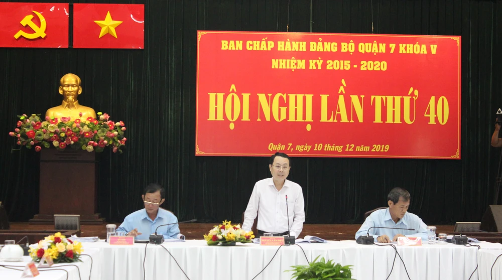 Đồng chí Nguyễn Văn Hiếu dự và phát biểu tại Hội nghị Ban chấp hành đảng bộ quận 7. Ảnh: MAI HOA