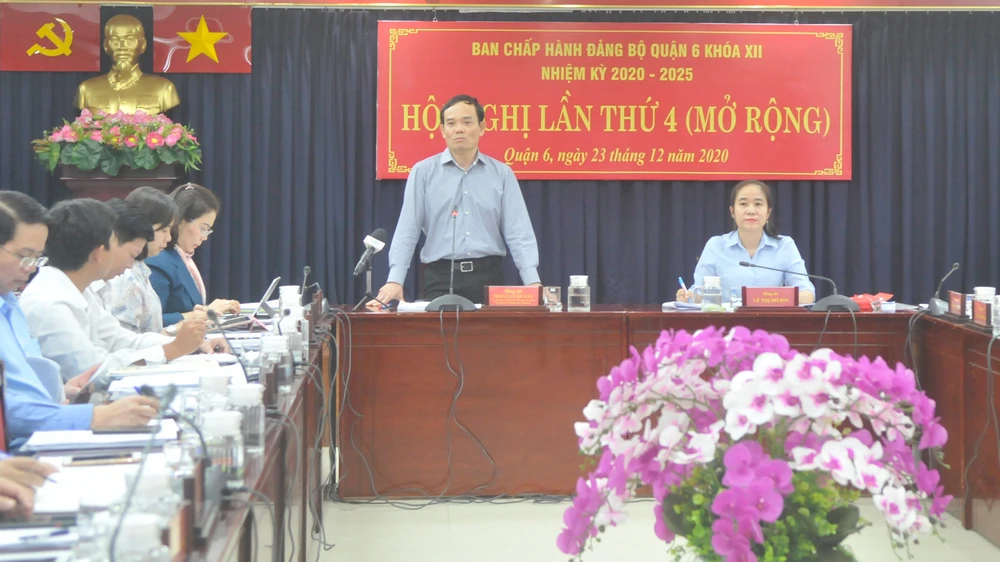 Phó Bí thư thường trực Thành ủy TPHCM Trần Lưu Quang phát biểu chỉ đạo tại buổi làm việc. Ảnh: CAO THĂNG