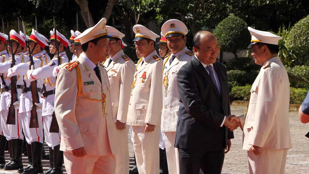 Thủ tướng thăm, chúc tết cán bộ, chiến sĩ Công an tỉnh Đắk Nông