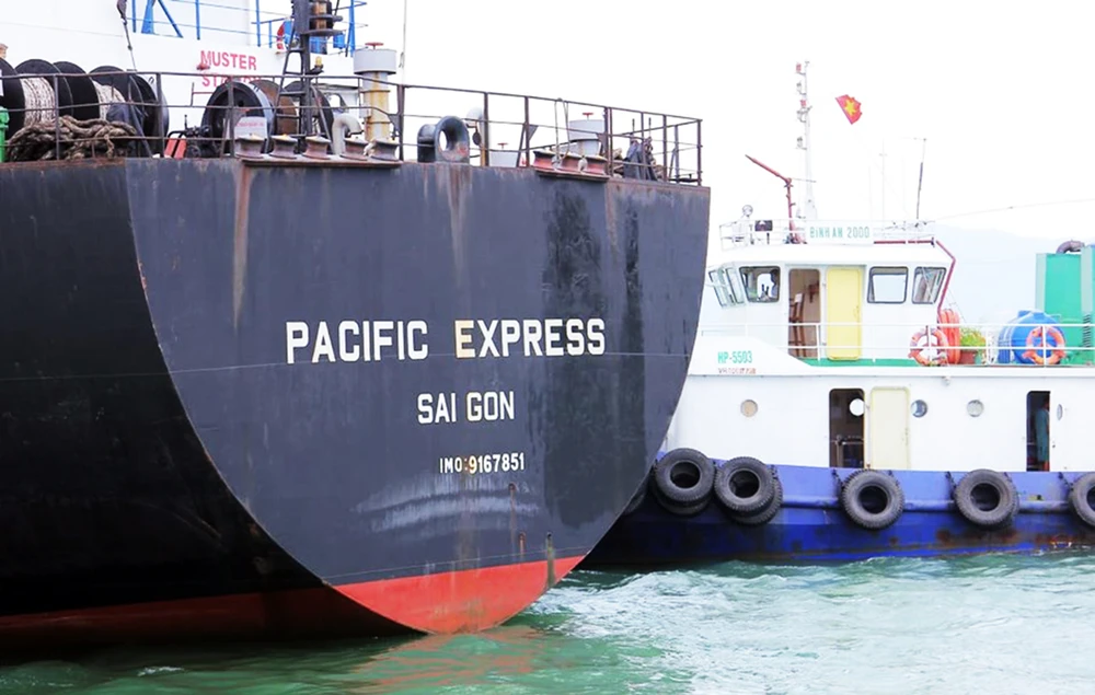 Tàu hàng Pacific Express vẫn bị tạm giữ tại vịnh Quy Nhơn