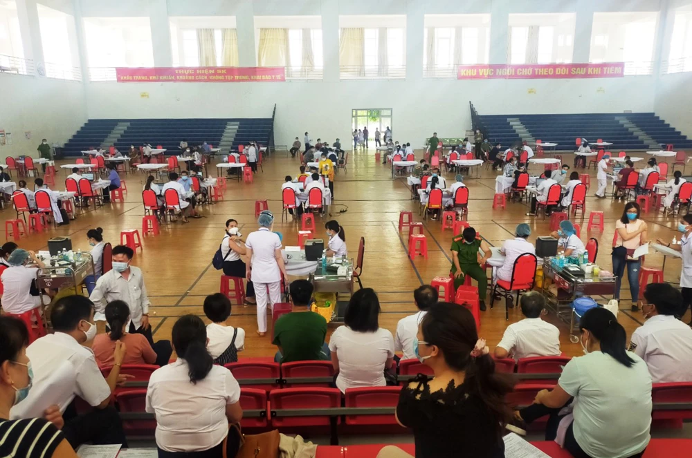 Bình Định: Người dân “tố” cán bộ xã đưa người nhà đi tiêm vaccine Covid-19