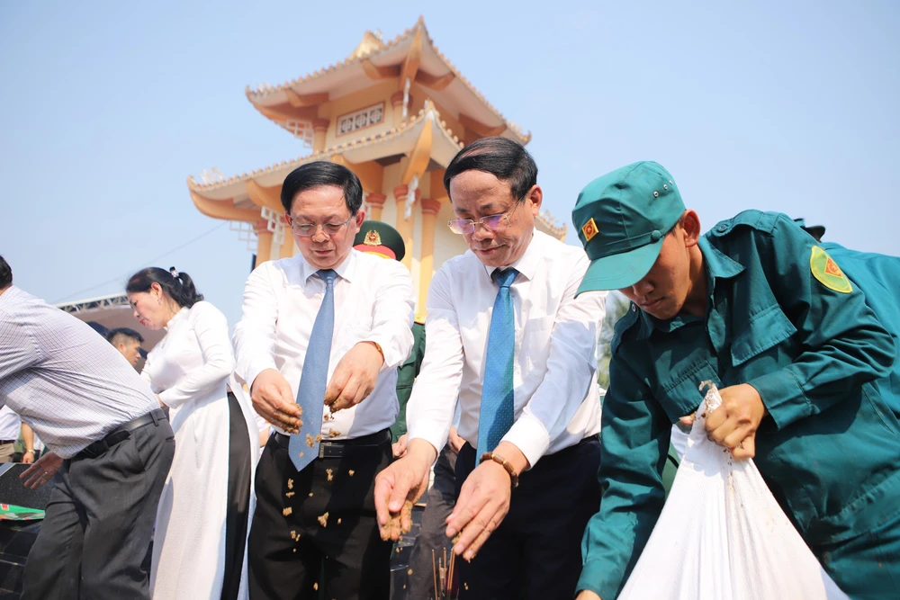 Xúc động lễ truy điệu 7 hài cốt liệt sĩ hy sinh, bị vùi sâu lòng núi ở Bình Định
