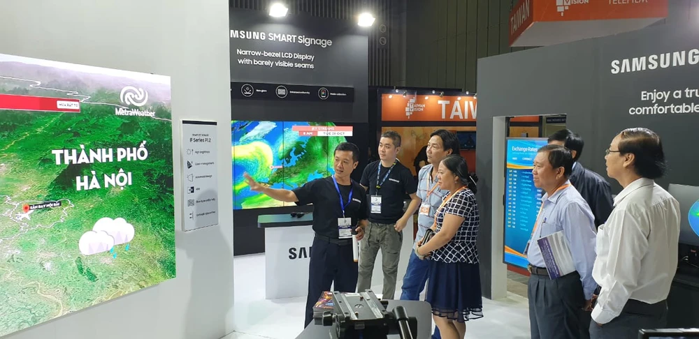Samsung trình diễn công nghệ màn hình hiển thị toàn diện