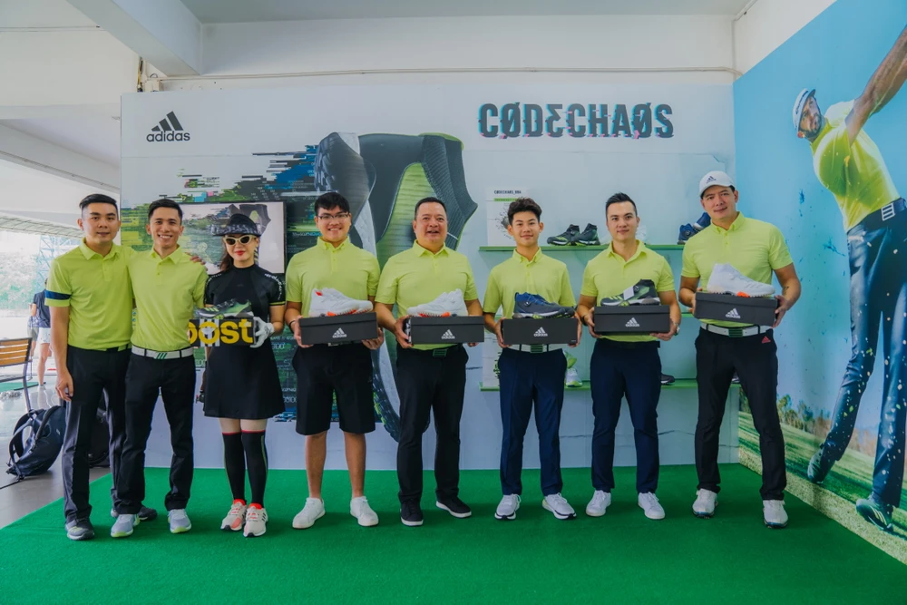 adidas Golf gửi tặng giày CODECHAOS cho các khách mời