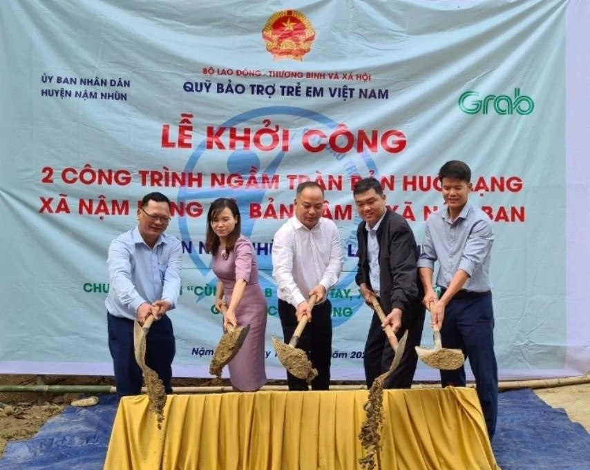 Quỹ Bảo trợ trẻ em Việt Nam và Grab Việt Nam khởi công xây thêm 2 cây cầu thuộc dự án “Xây cầu đến lớp”