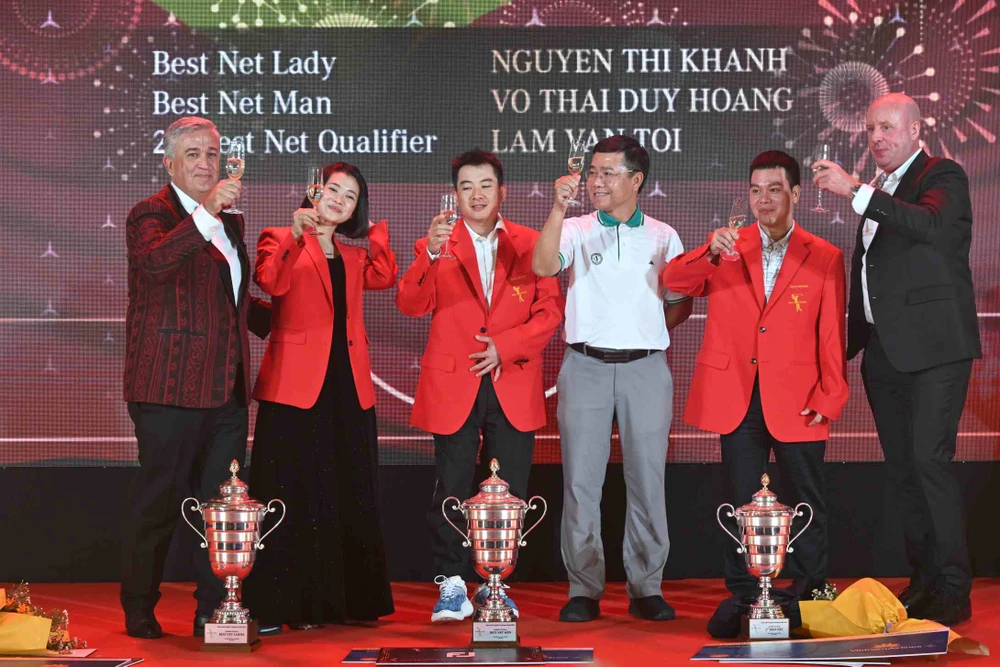 Lần đầu Mercedes-Benz Việt Nam cử 3 đại diện tham dự Mercedestrophy World Final tại Đức