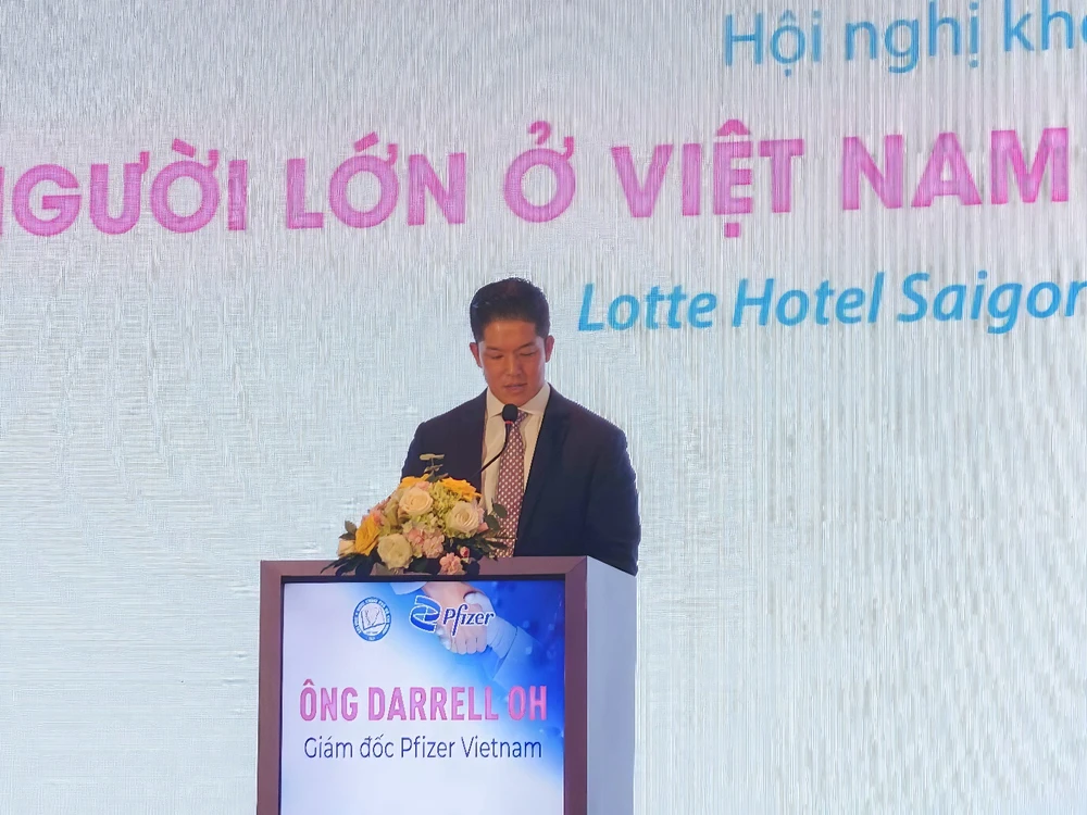 Ông Darrell Oh, Tổng Giám đốc Công ty TNHH Pfizer Việt Nam, chia sẻ về những nỗ lực của Pfizer tại chuỗi hội thảo