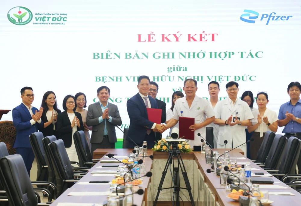 Lễ ký kết Biên bản ghi nhớ hợp tác giữa Pfizer và Bệnh viện Hữu Nghị Việt Đức