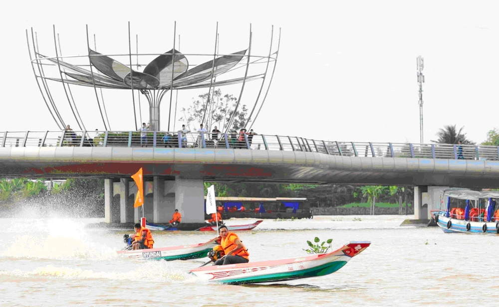 Giải vô địch đua Vỏ composite luôn hấp dẫn trên sông nước Cần Thơ