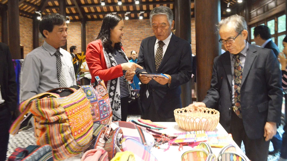 Hơn 10 nhóm sản phẩm thủ công mỹ nghệ tiêu biểu của Quảng Nam được giới thiệu tại cửa hàng