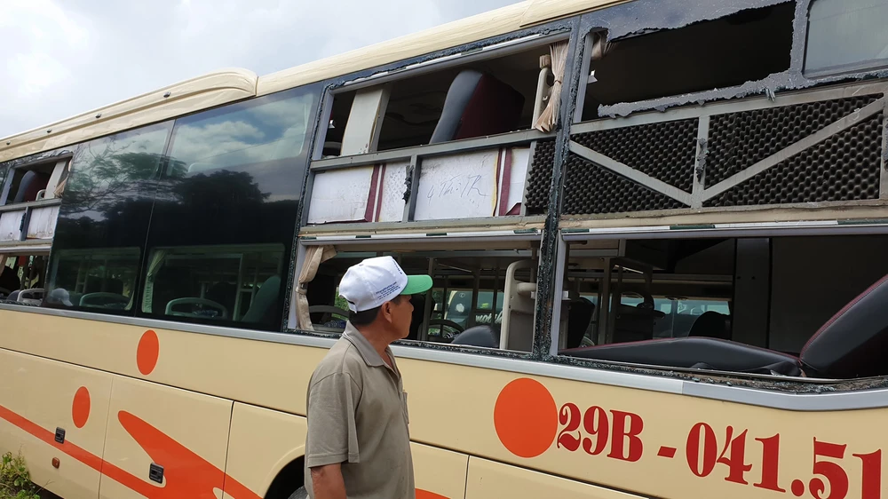 Hiện trường mới nhất xe du lịch bị tấn công tại Quảng Bình hôm 20-9