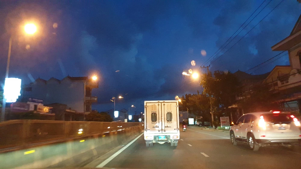 Ô tô đưa nghi phạm cướp quỹ tín dụng nhân dân xã Thanh Thủy về Đồng Hới