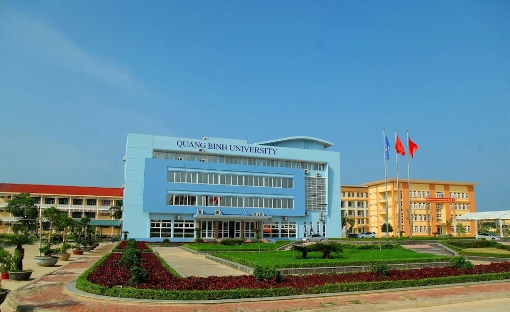 Giảng viên Trường Đại học Quảng Bình bị nợ lương và nợ bảo hiểm