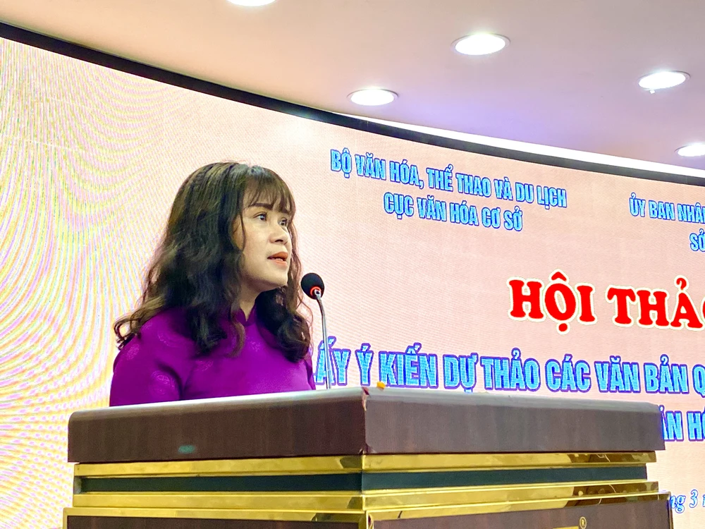 Cục trưởng Cục trưởng Cục Văn hóa cơ sở Ninh Thị Thu Hương phát biểu tại hội thảo