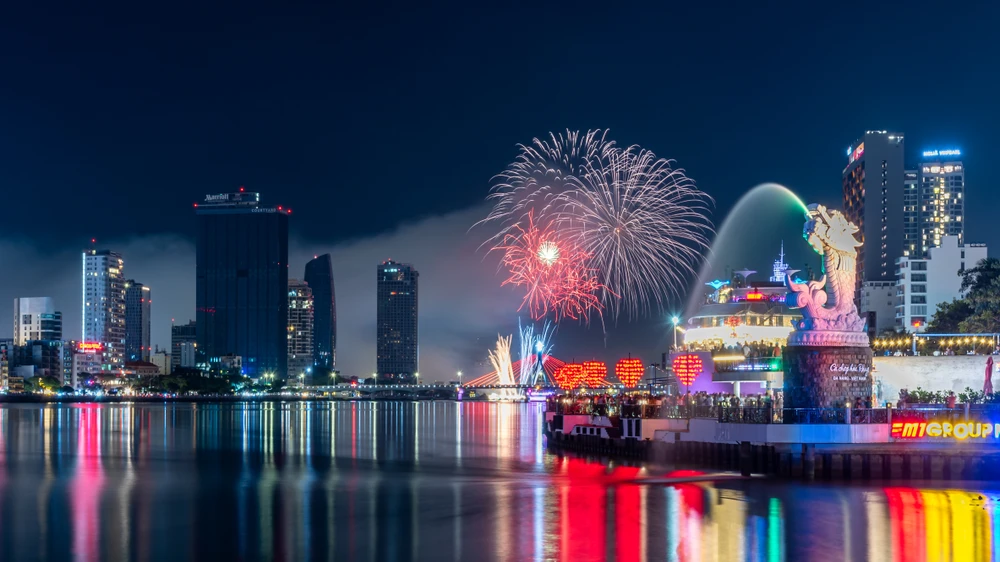 Lễ hội pháo hoa quốc tế Đà Nẵng trở lại sau 3 năm dịch bệnh tạo nên không khí sôi động cho thành phố
