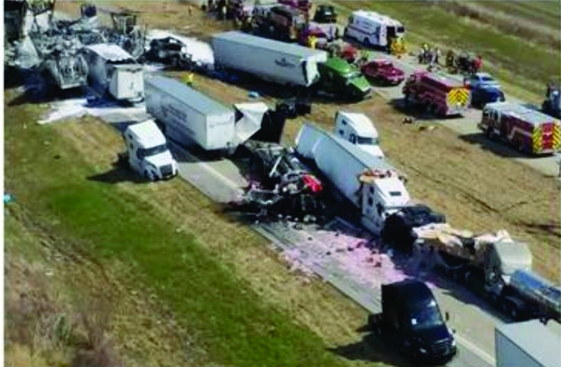 美一州際公路約 70 輛車連環相撞