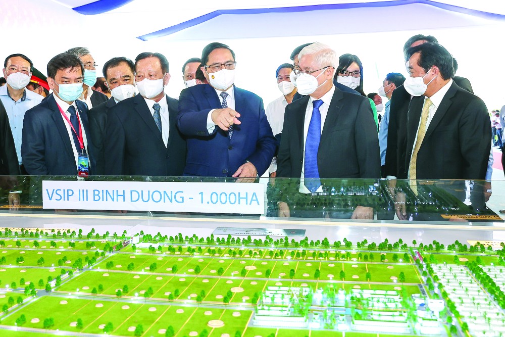 政府總理范明政參觀越新三工業區建築效果圖。
