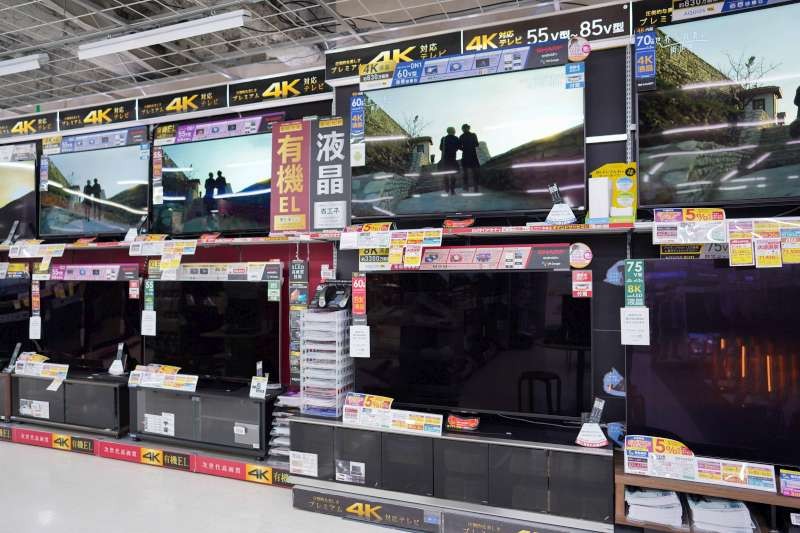 3月22日，為節約用電，日本東京一家商場關閉一部分展示電視。