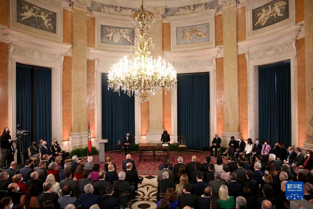 3月30日在葡萄牙首都里斯本阿茹達宮拍攝的新政府就職儀式現場。