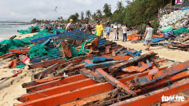 富安省許多漁船被旋風破壞。
