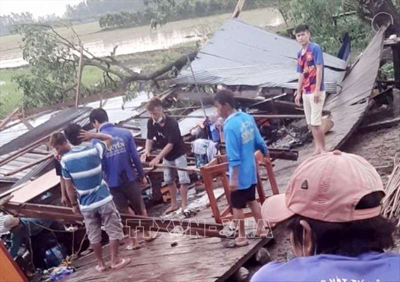 安江數十住房遭暴風雨襲擊倒塌與掀頂