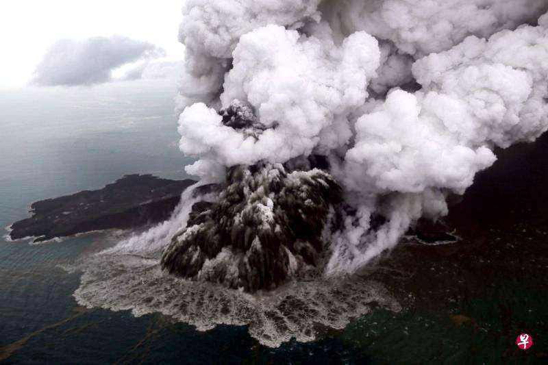 印尼火山噴發灰高達三千米
