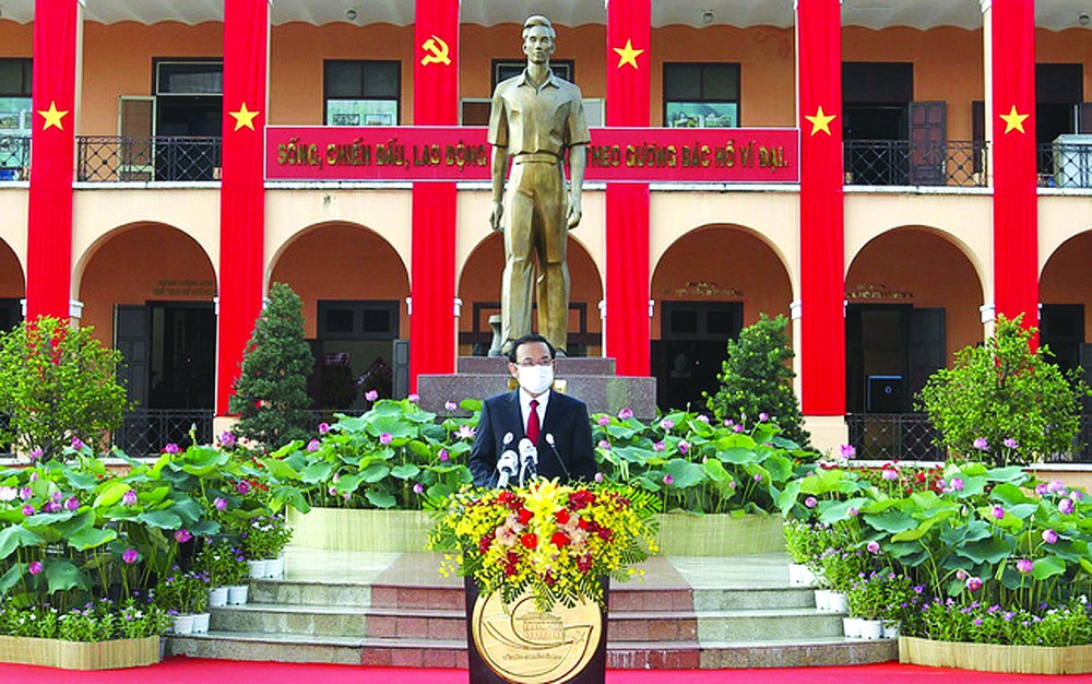 黨中央政治局委員、市委書記阮文年發表重溫 胡志明主席的生平和革命事蹟。