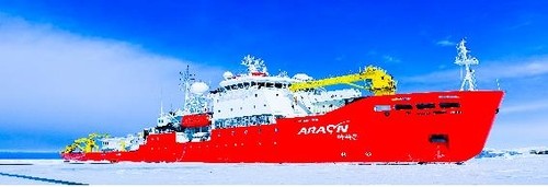 “ARAON”號在南極執行考察任務。