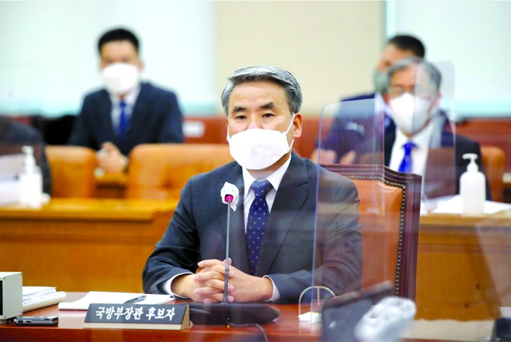 在韓國國會，國防部長官被提名人李鐘燮出席人事聽證會。