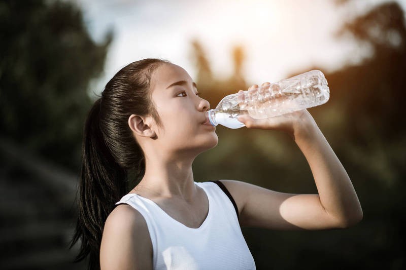 平常一定要多喝水，這樣才能保障身體的健康。