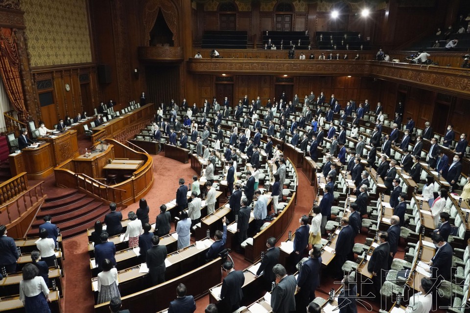 6月13日上午，日本參院全體會議表決通過了嚴懲侮辱罪的新《刑法》。（共同社）