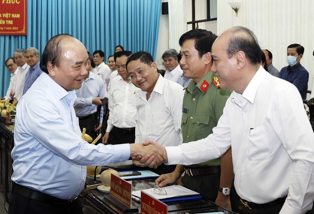 國家主席阮春福與檳椥省領導和代表會晤。