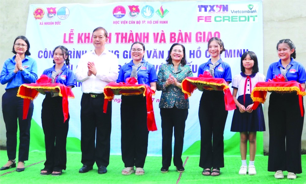 市人民議會主席阮氏麗出席胡志明 文化空間工程落成儀式。