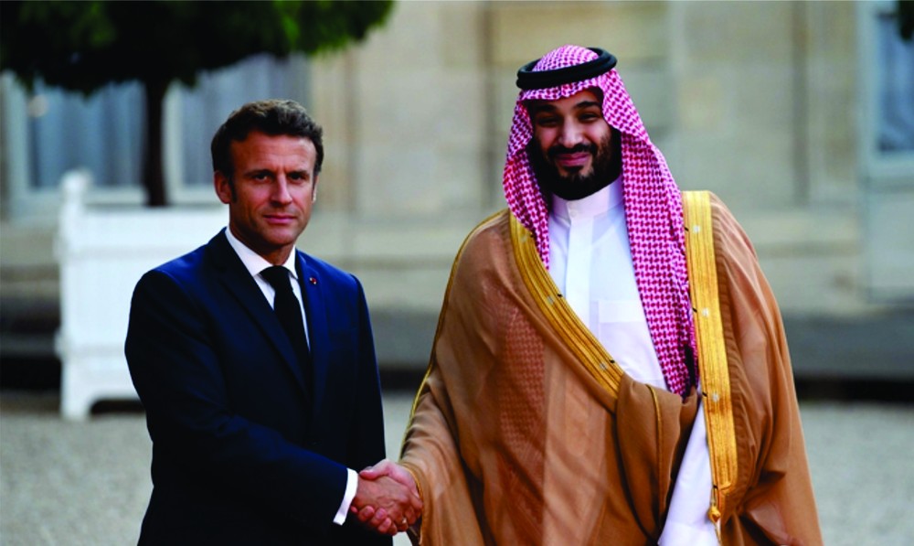 法總統馬克龍在巴黎愛麗舍宮會見沙特王儲穆罕默德。