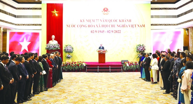 國家主席阮春福在紀念儀式上致辭。