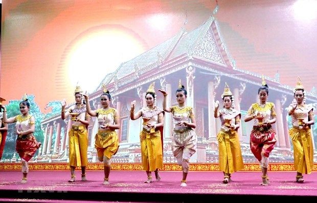 高棉族同胞的傳統舞蹈。