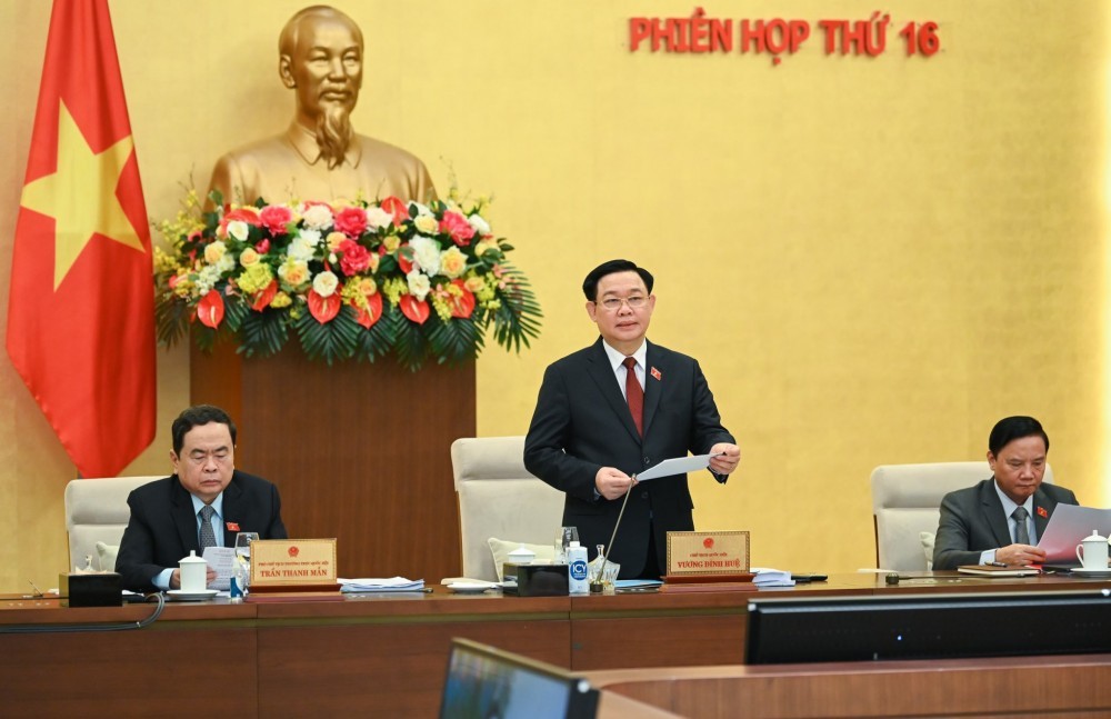 國會主席王廷惠（中）在會議上致開幕詞時。（圖：瓊娥）
