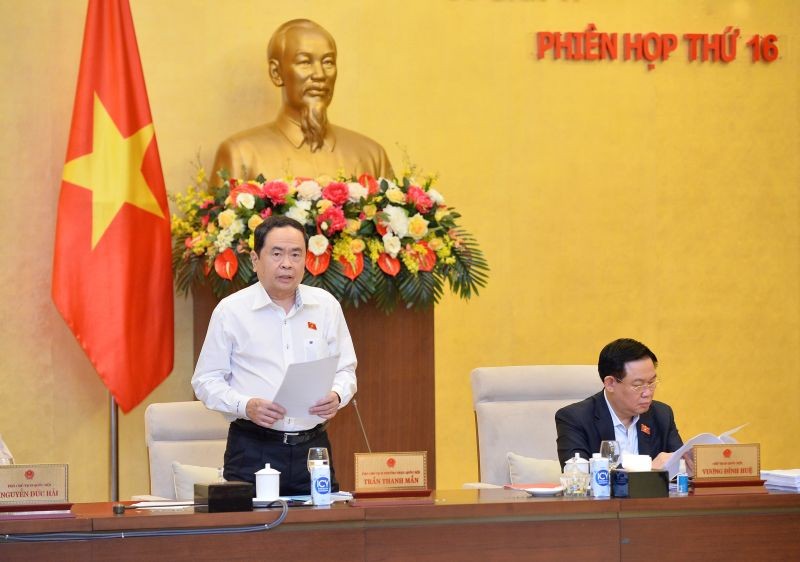 國會常務副主席陳清敏在會上闡述報告。（圖：Quochoi.vn）