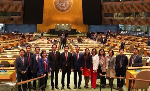 越南常駐聯合國代表團合影。（圖：越通社）