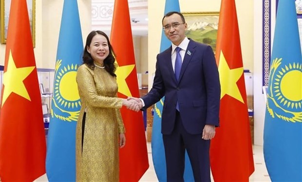 國家副主席武氏映春會見哈薩克斯坦上院議長毛烏林·阿希姆巴耶夫。（圖：越通社）