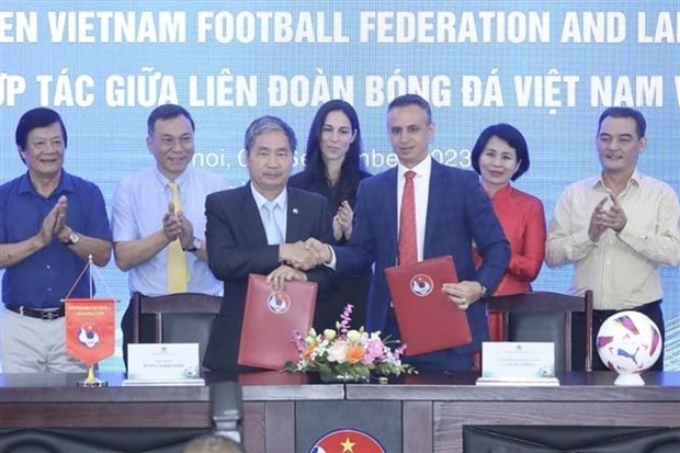 越南足协与西甲合作发展职业足球签署合作备忘录。